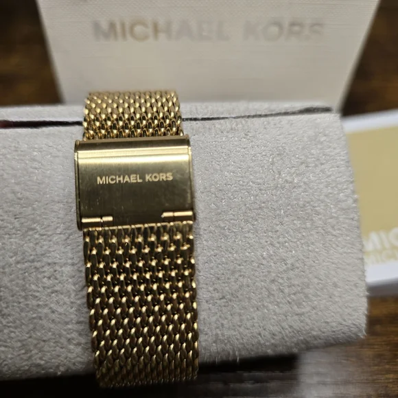 Michael Kors Gold Watch - Picture 4 of 5
